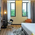 Отель Novotel Centre Cathedrale