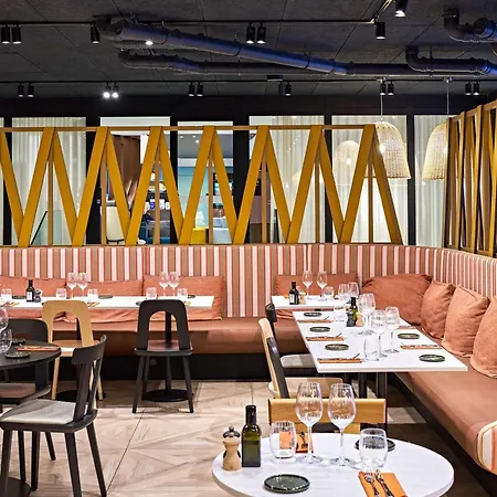 Novotel Centre Cathedrale מלון 4*