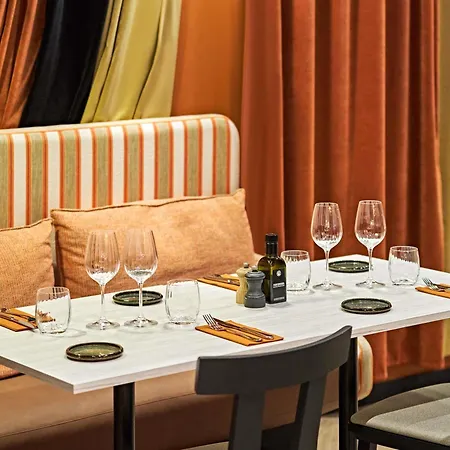 Novotel Centre Cathedrale 4*