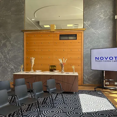 Novotel Centre Cathedrale Hotel 4*