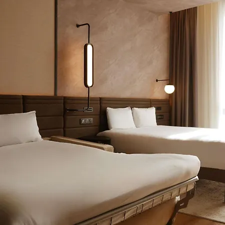 Novotel Centre Cathedrale 4*