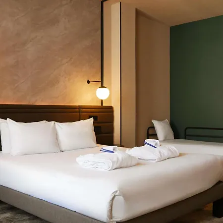 Novotel Centre Cathedrale Hotel 4*